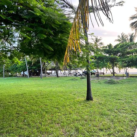 Waves And Wanderlust-Playa de Diani Exterior foto